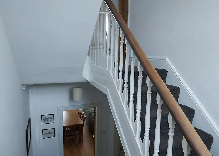 4 Bed House - * Scarborough