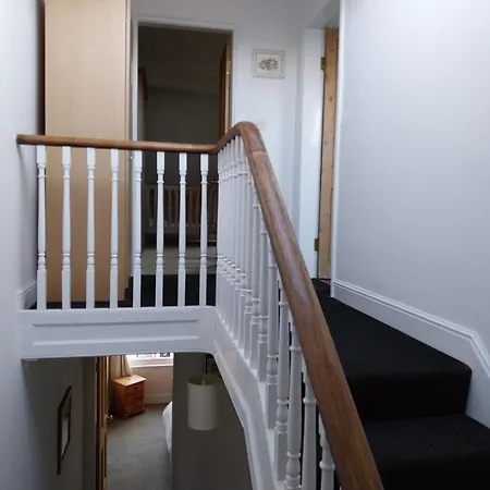 4 Bed House - * Scarborough