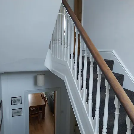 4 Bed House - * Scarborough