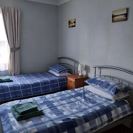 4 Bed House - * Scarborough