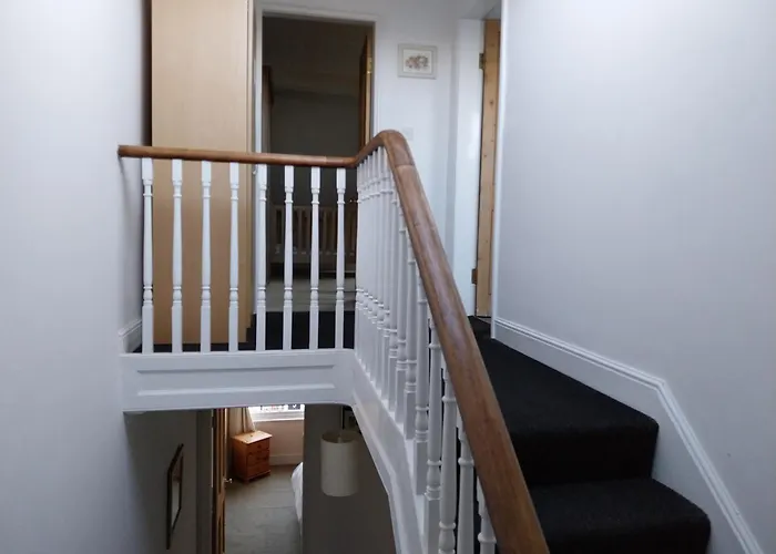 4 Bed House - * Scarborough