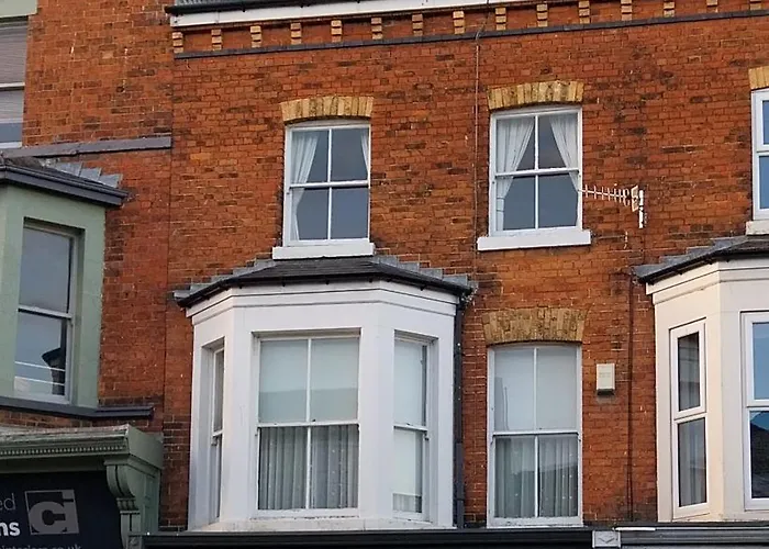 4 Bed House - * Scarborough