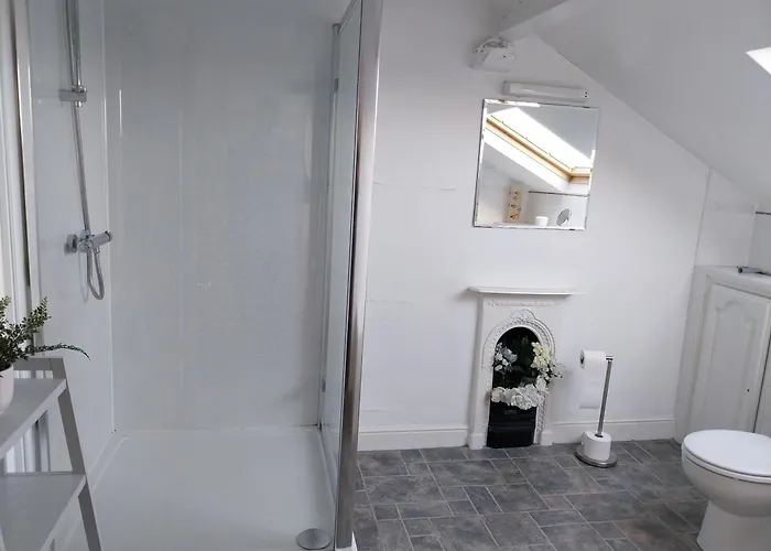 4 Bed House - * Scarborough