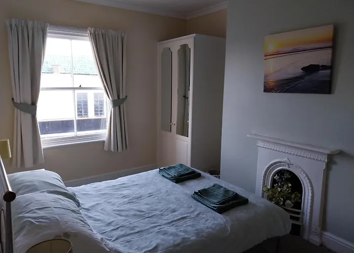 4 Bed House - * Scarborough