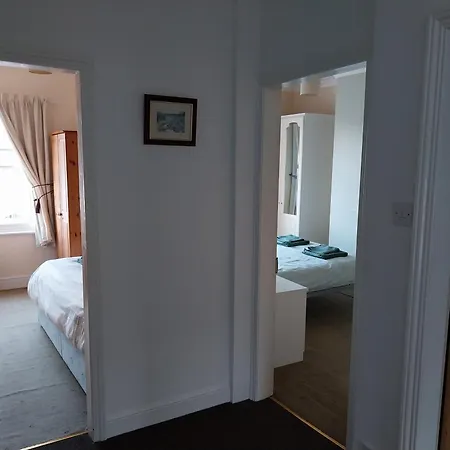 Дом отдыха 4 Bed House -