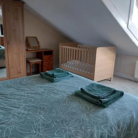 Дом отдыха 4 Bed House -